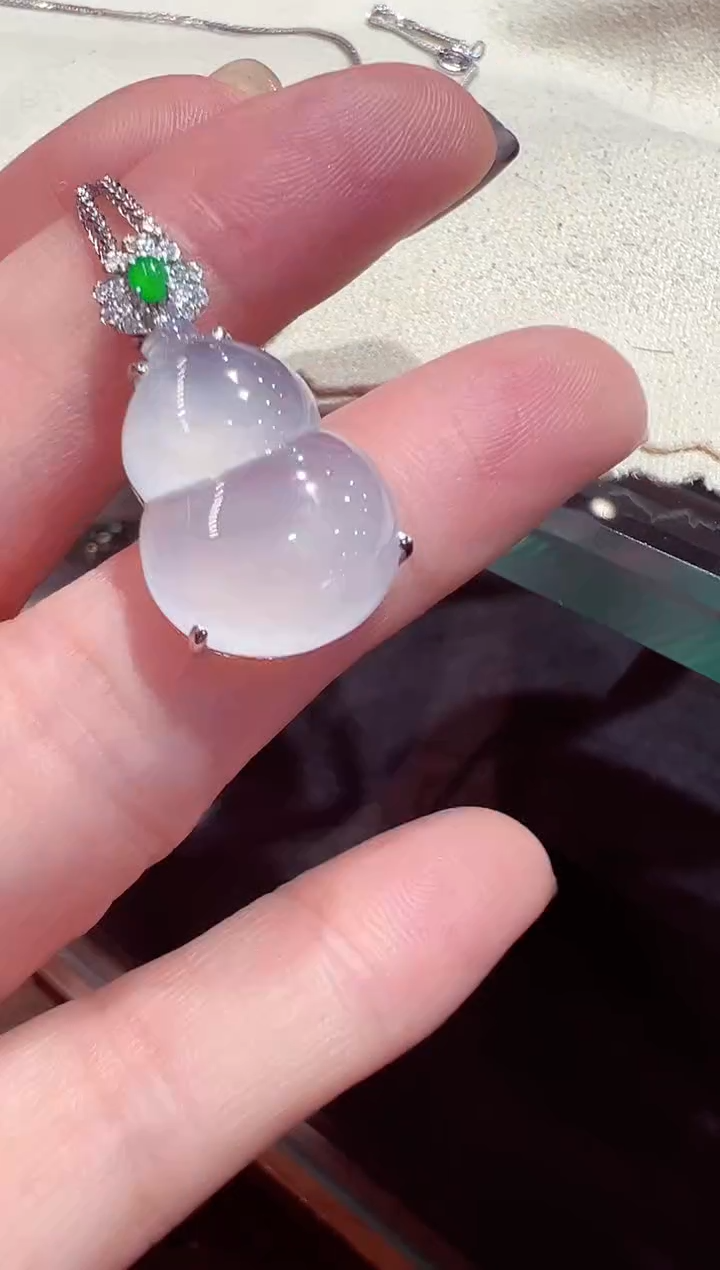 【闪购商品】翡翠吊坠(赠链)18K金镶嵌翡翠吊坠