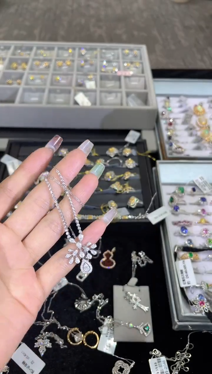 铂Pt950镶嵌项链钻石项链