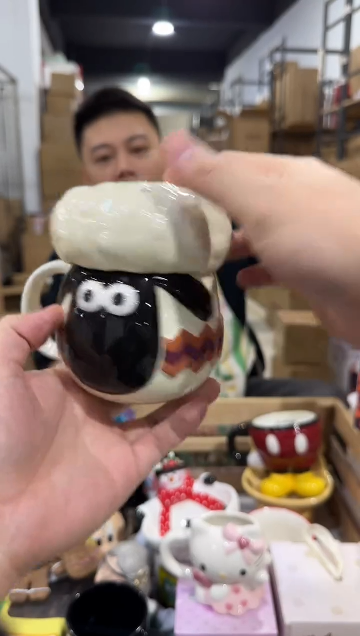 瓷片小羊肖恩带盖杯