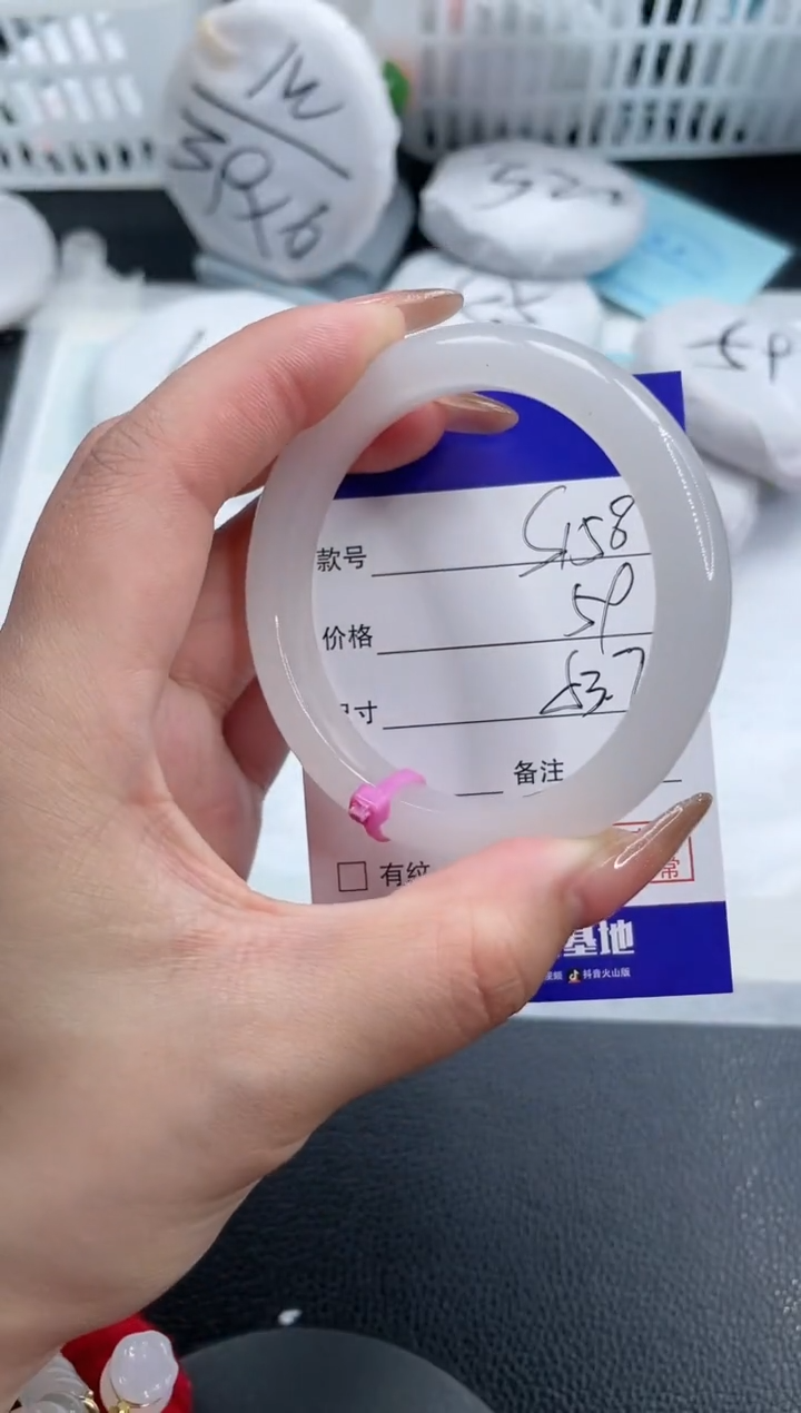 【闪购商品】石英质玉手镯未镶嵌25S158-53