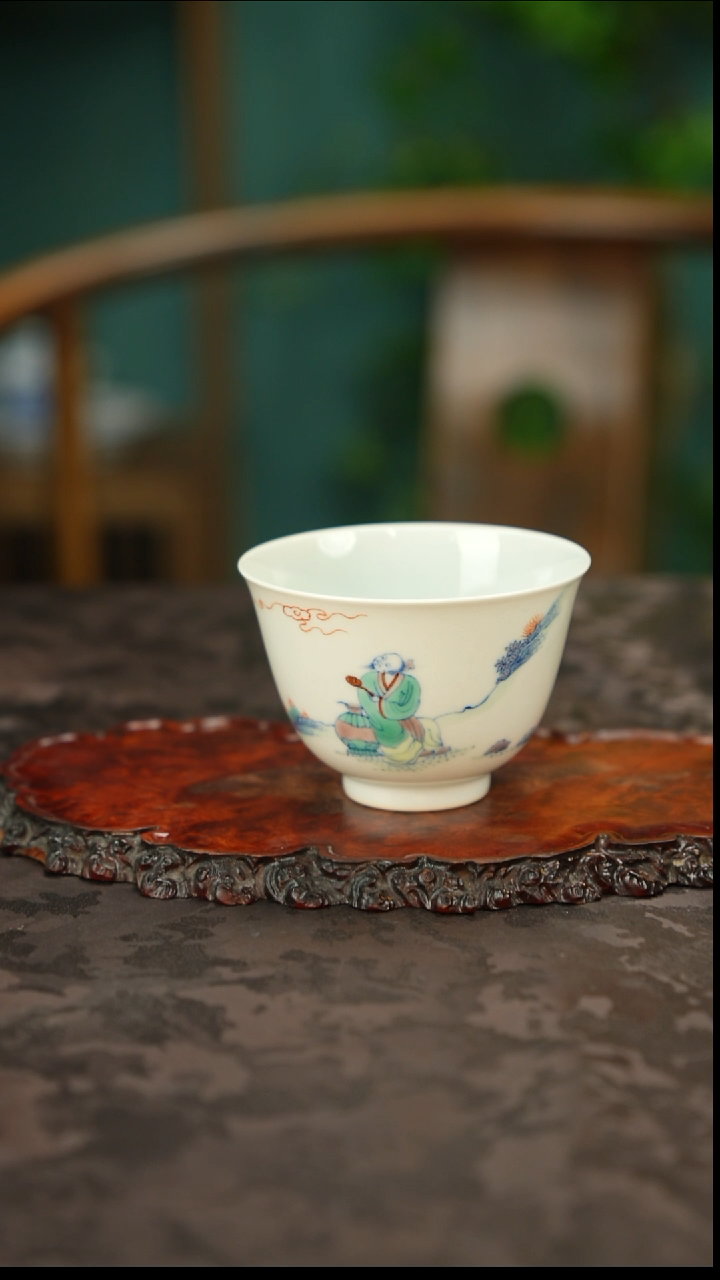 古彩手绘人物主人杯