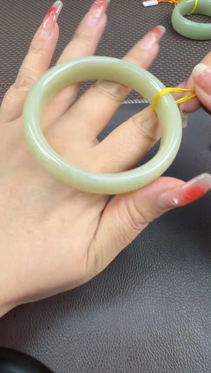 【闪购商品】和田玉手镯未镶嵌60