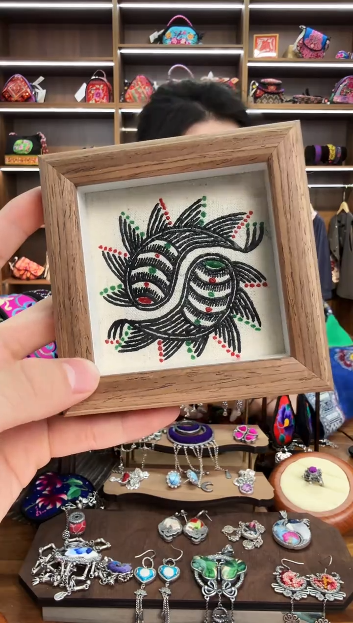 【闪购商品】织绣148蒙阿苏苗绣传承