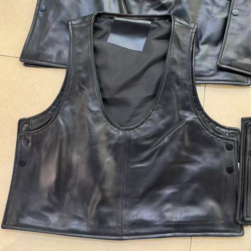 （现货）侧面按扣皮马甲25107