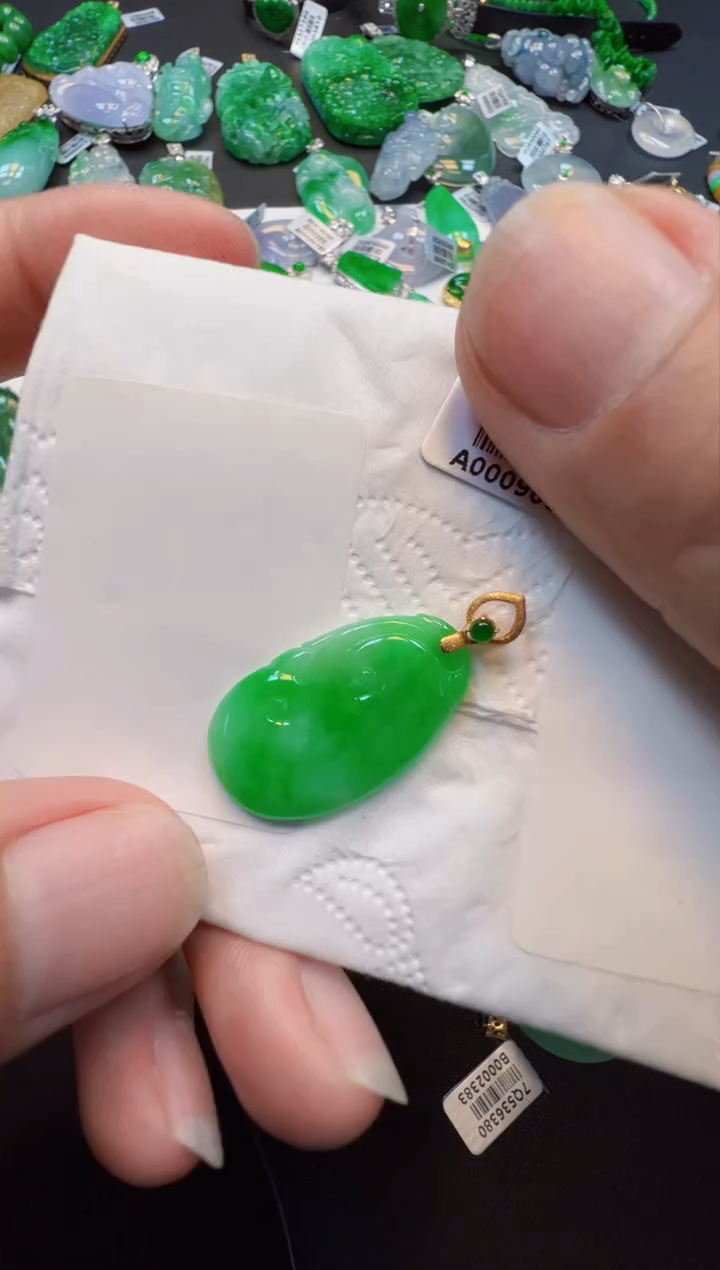 【闪购商品】翡翠吊坠(不含链)18K金镶嵌1980