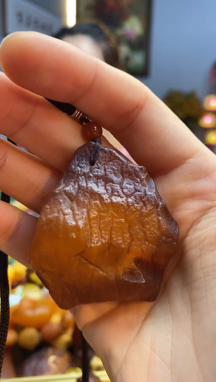 未镶嵌颈饰琥珀吊坠