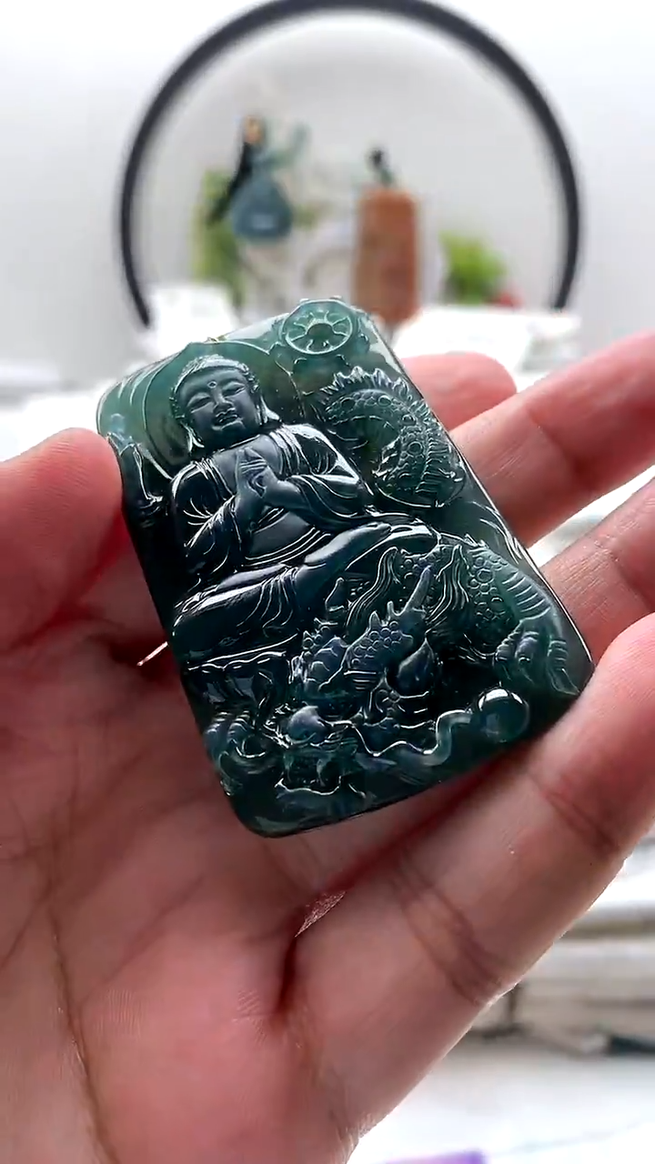 翡翠未镶嵌颈饰大日如来