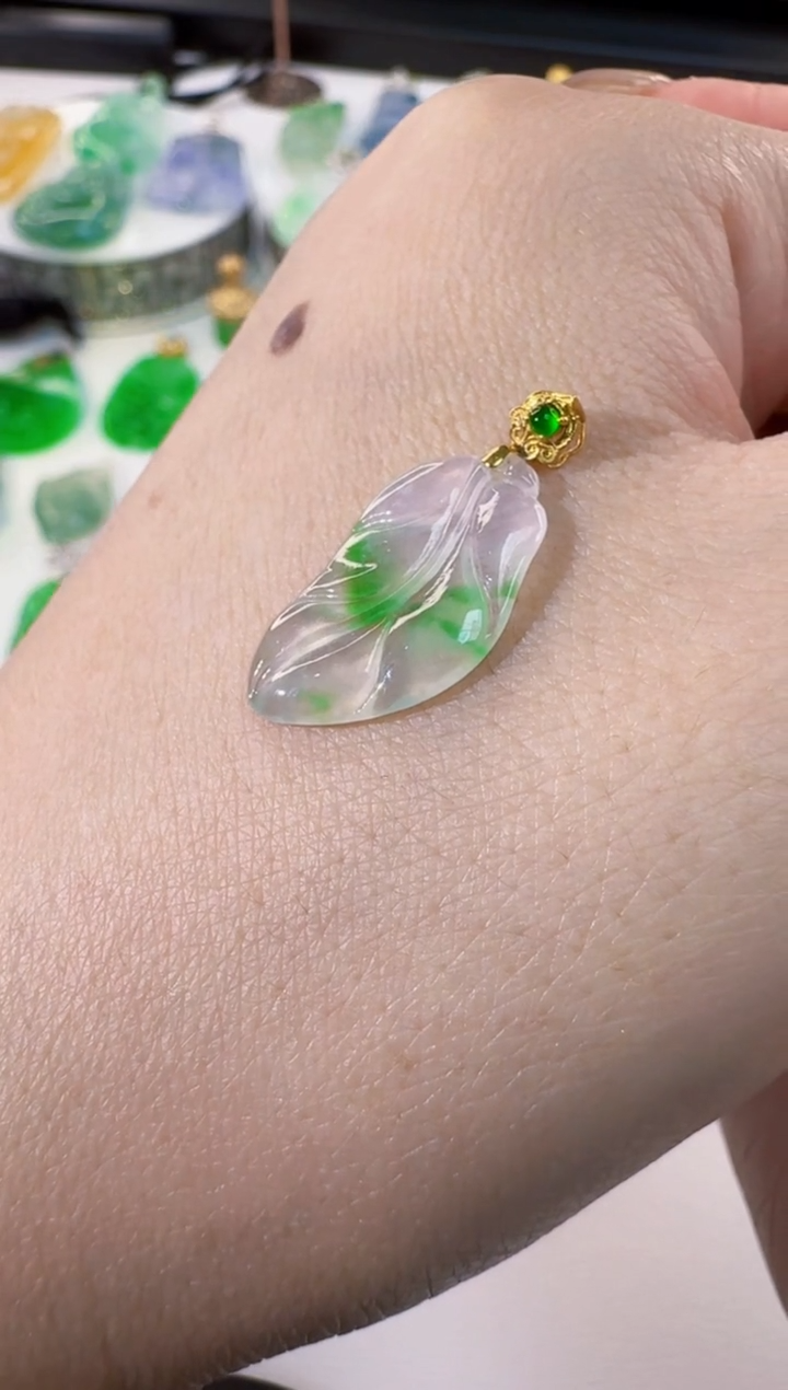 颈饰18K金镶嵌翡翠缅甸A货翡翠