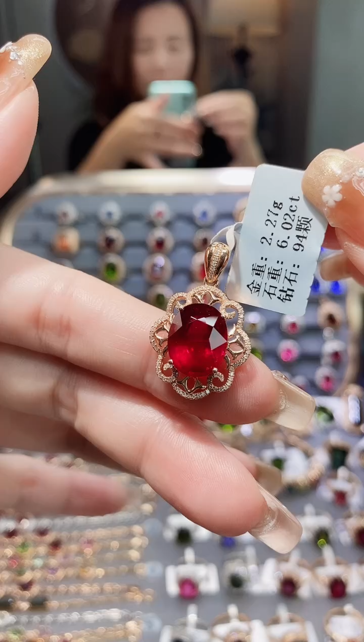 【闪购商品】18K金镶嵌颈饰碧玺6.02.