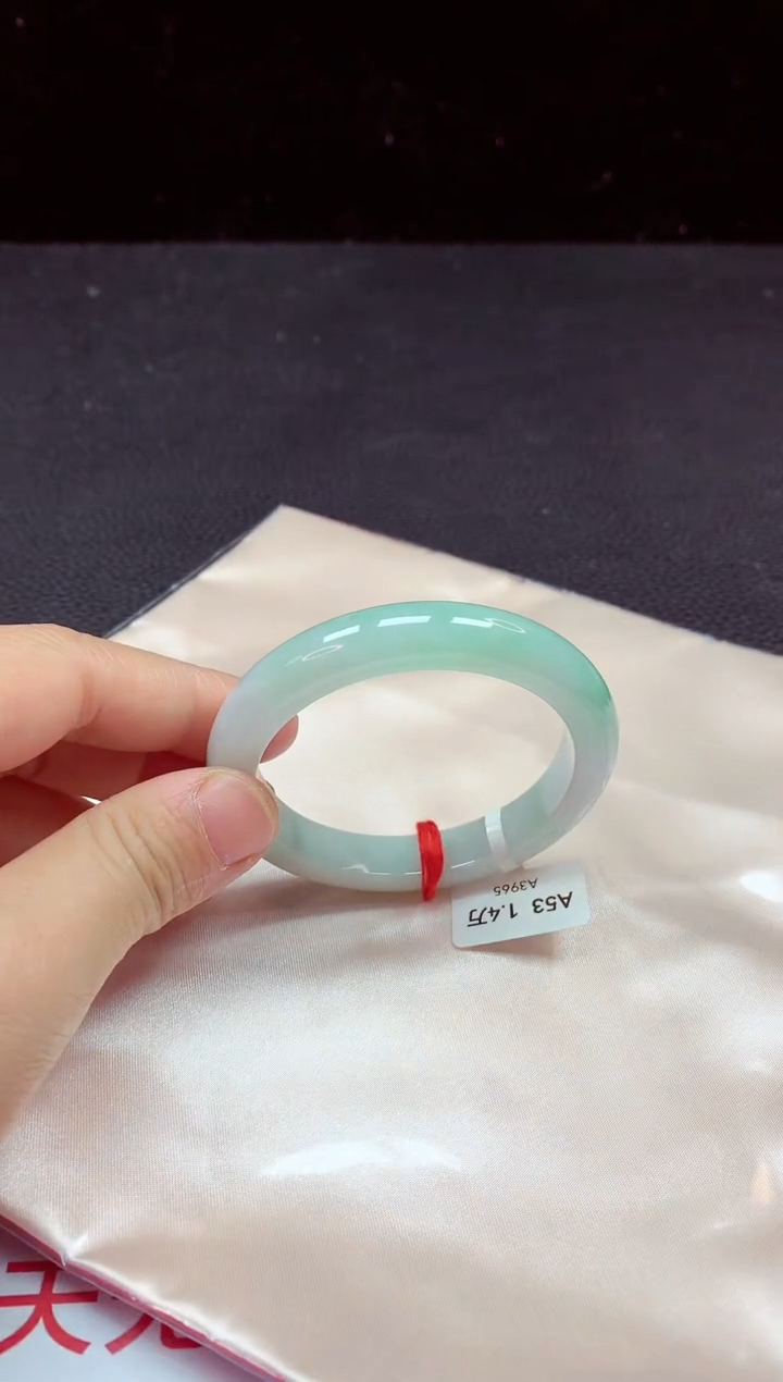 【闪购商品】翡翠手镯未镶嵌镯子53+