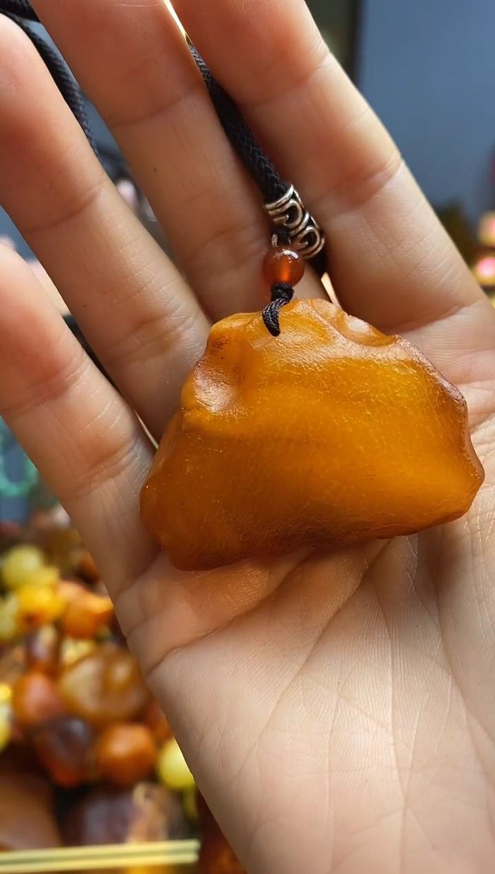 未镶嵌颈饰琥珀吊坠