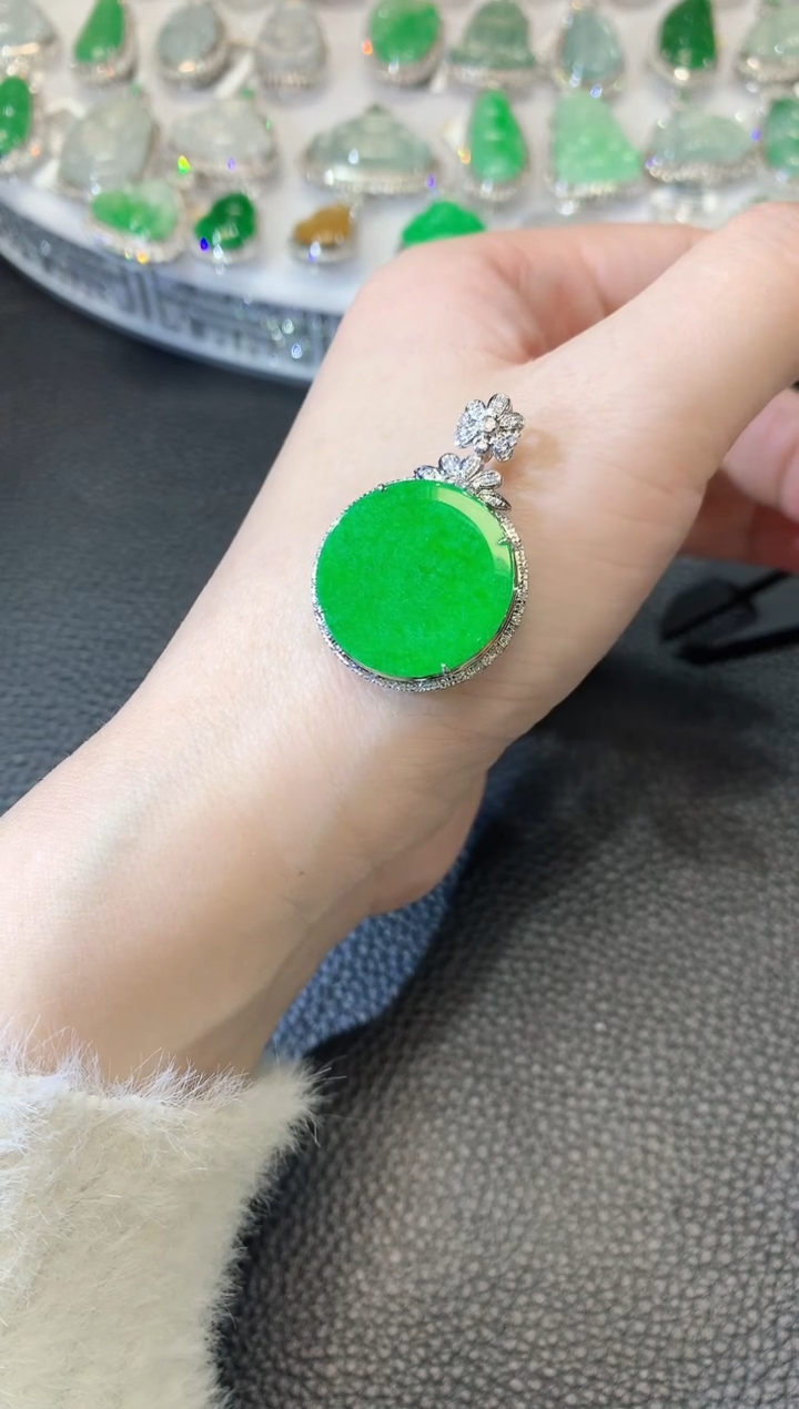 【闪购商品】翡翠吊坠(不含链)18K金镶嵌A22 多样性发货一件