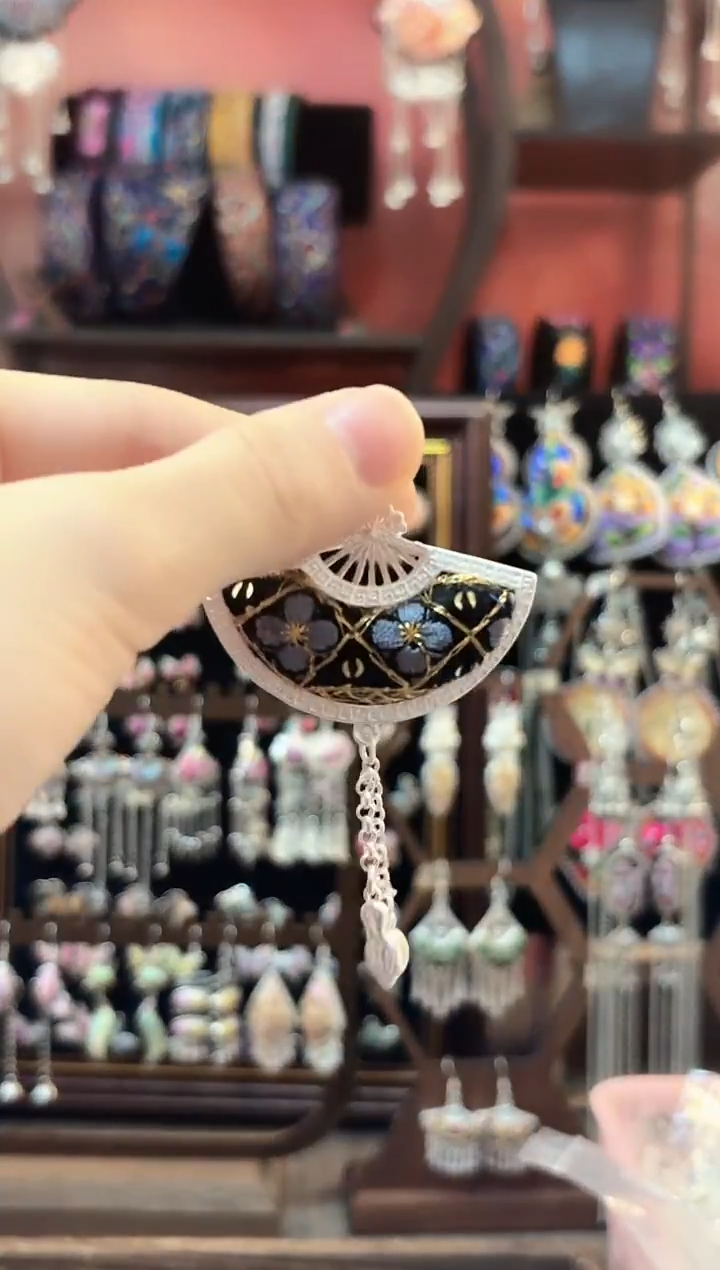 织绣云织谣老绣饰品  118