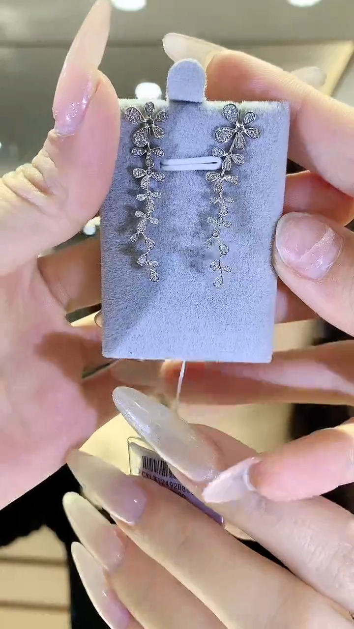 【闪购商品】钻石耳饰18K金镶嵌耳饰