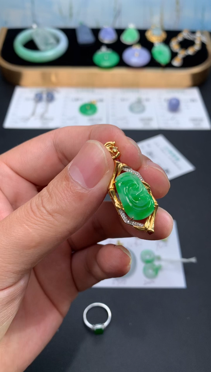 18K金镶嵌定制翡翠48小时鉴赏期 退货不扣服务费