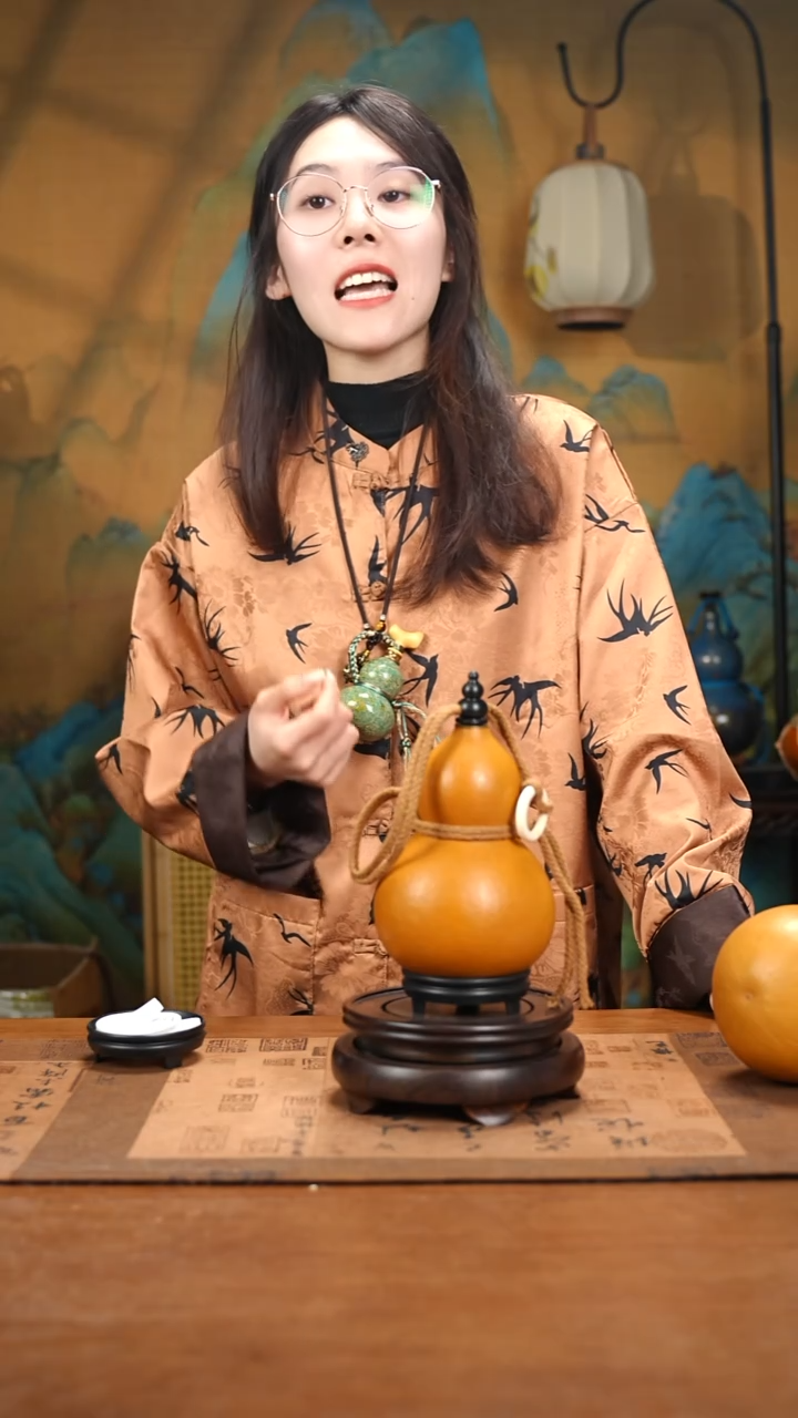 WQ蜜蜡款酒葫芦（择优发）（500毫升左右）