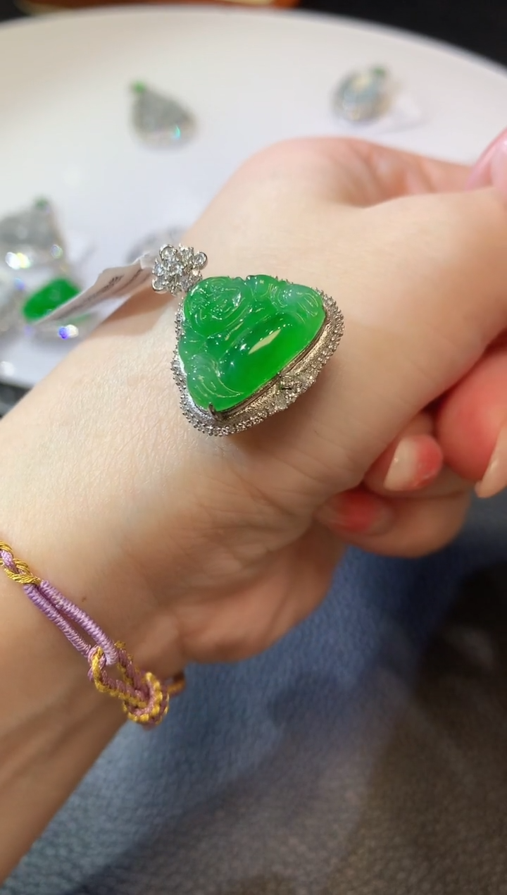 【闪购商品】翡翠吊坠(不含链)18K金镶嵌C93  