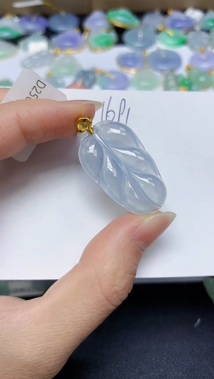 翡翠18K金镶嵌颈饰 天然缅甸翡翠A货