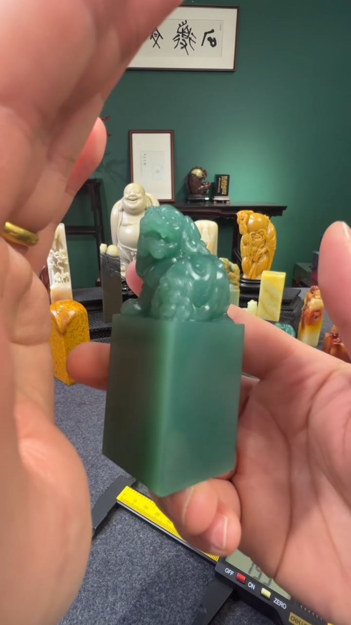 【闪购商品】青田石雅安新绿瑞兽钮