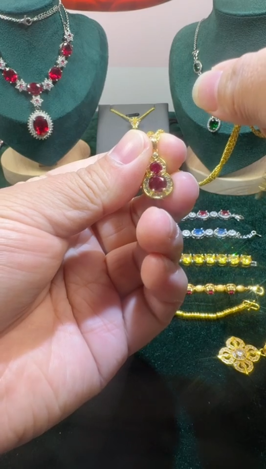 颈饰18K金镶嵌红宝石0