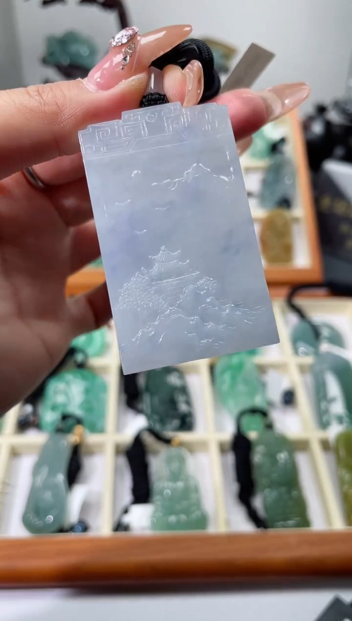 【闪购商品】翡翠颈饰未镶嵌山水