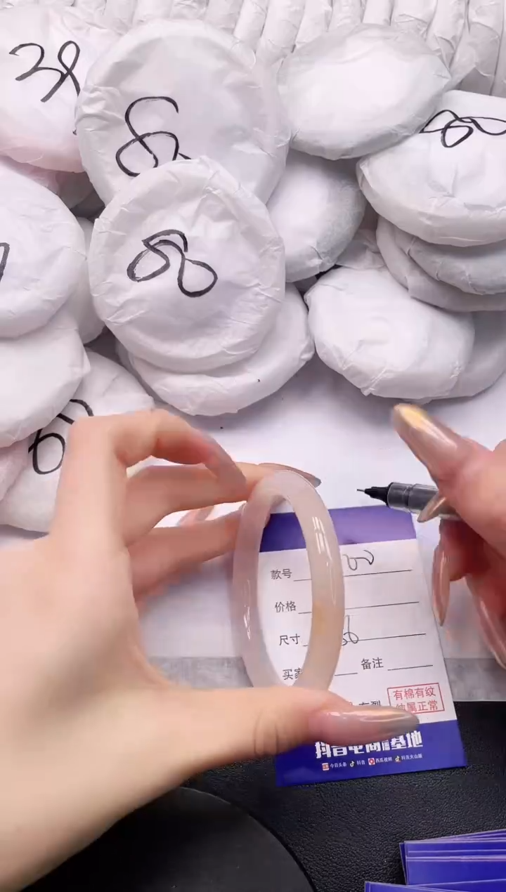 【闪购商品】石英质玉手镯未镶嵌7K200-56