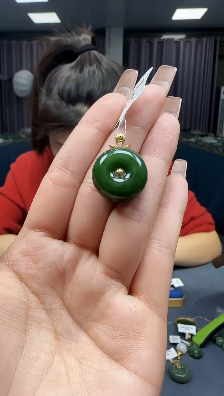 【闪购商品】和田玉挂件18K金镶嵌1