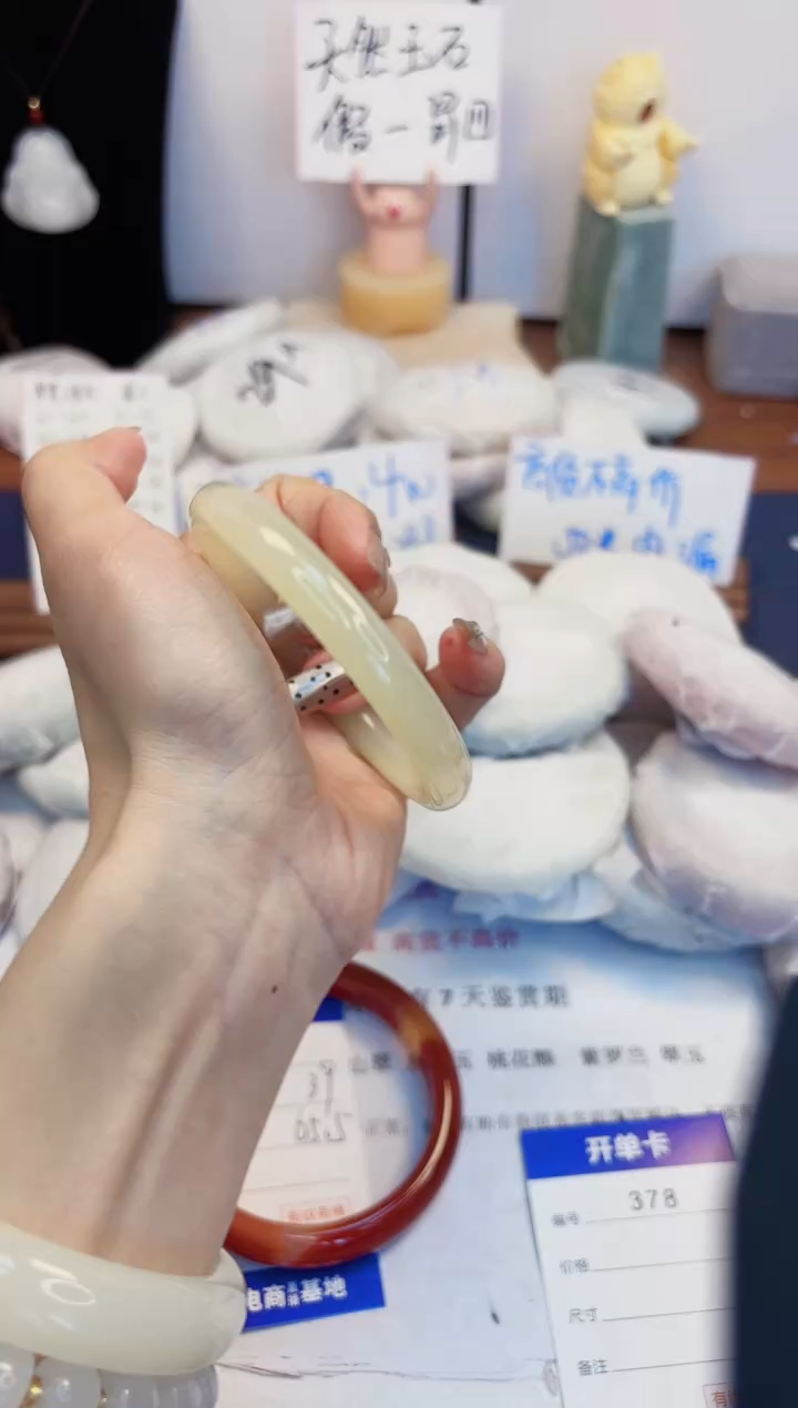 【闪购商品】石英质玉手镯未镶嵌378-美人条-圈口57