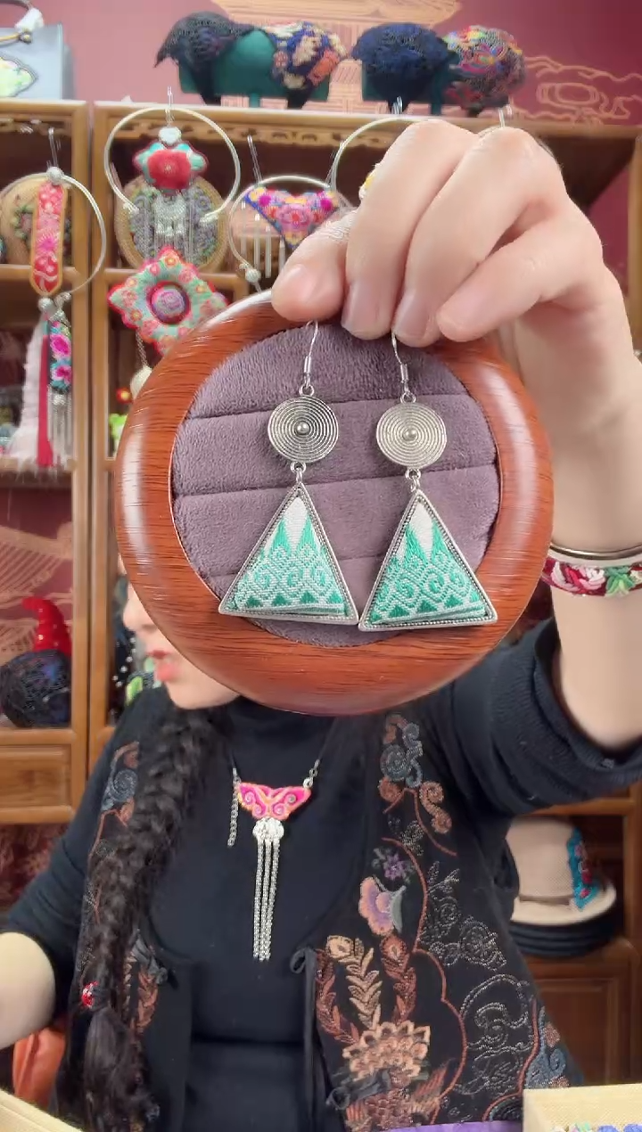 刺绣耳环89甜甜家