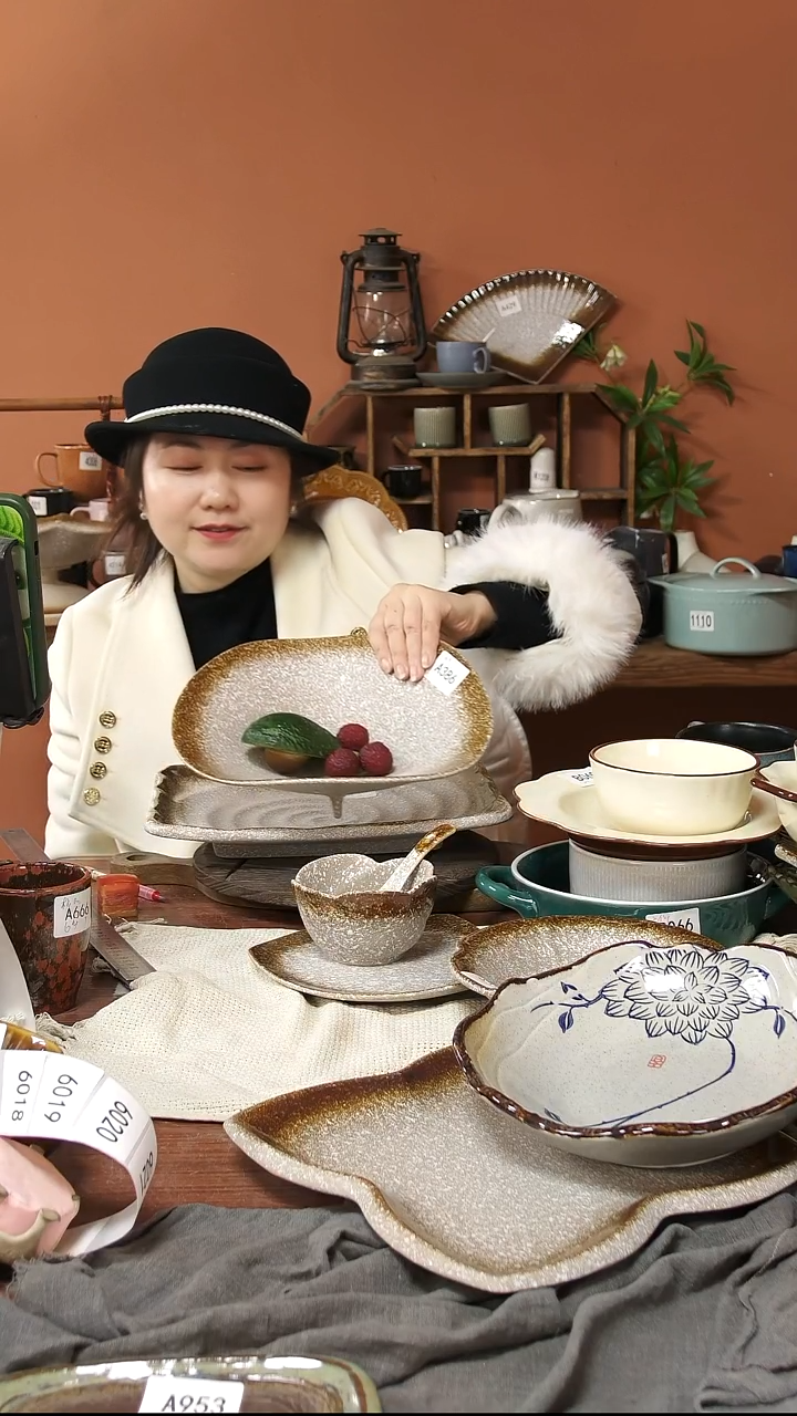 陶瓷A386 一只陶瓷粗陶三足异形元宝碗可能微瑕26.5*7.5