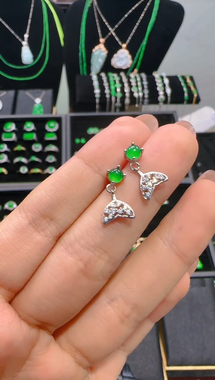 颈饰银S925镶嵌翡翠蛋面耳钉