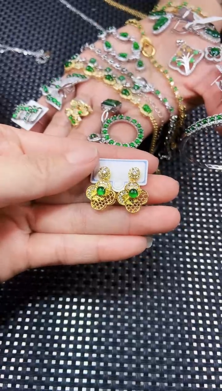 【闪购商品】翡翠耳饰未镶嵌11111111
