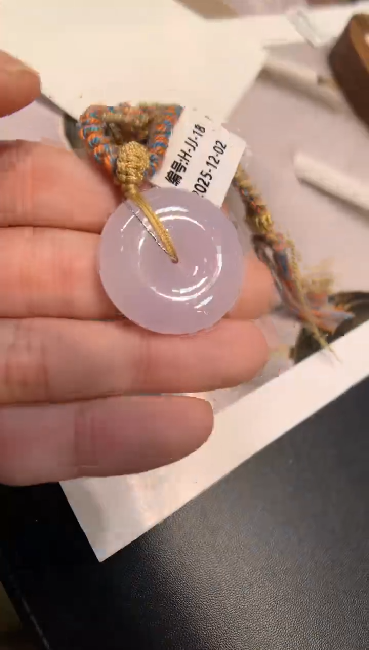 颈饰未镶嵌翡翠平安扣