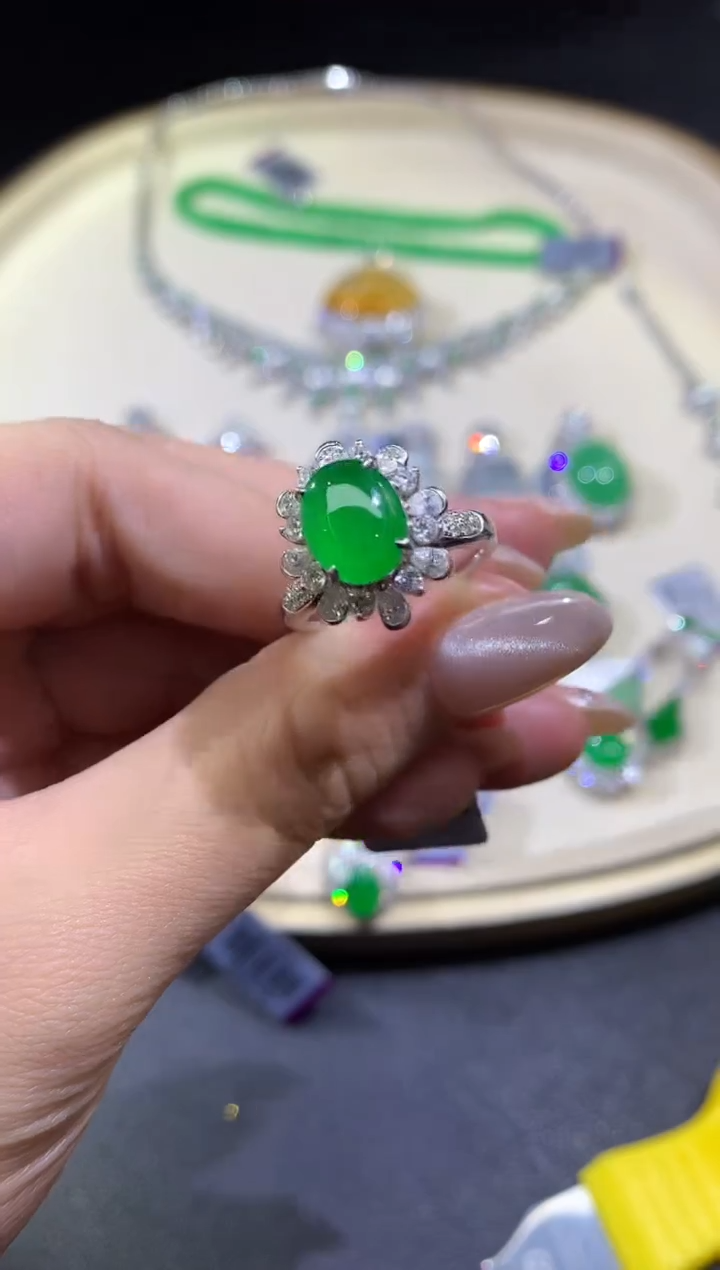 18K金镶嵌戒指翡翠柒*A497|39800