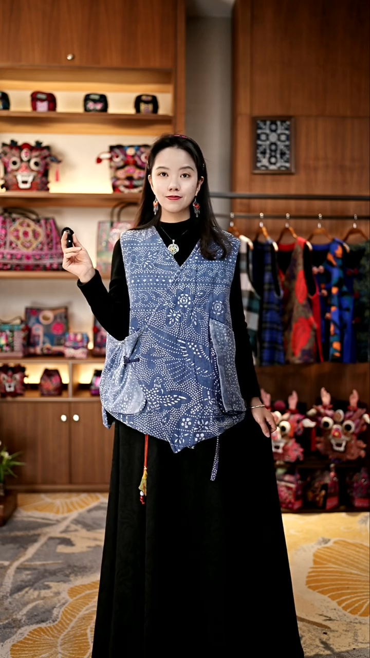 刺绣私人定制苗族手工衣服Z9588