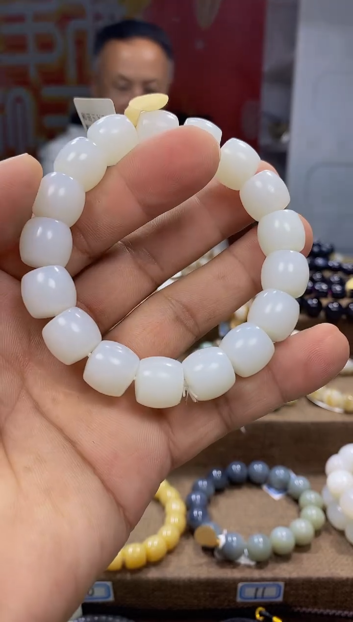 手链未镶嵌和田玉，