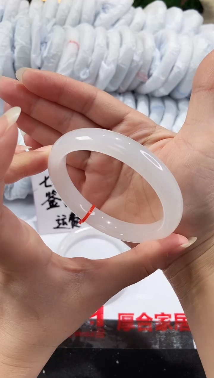 【闪购商品】石英质玉手镯未镶嵌20-60.1