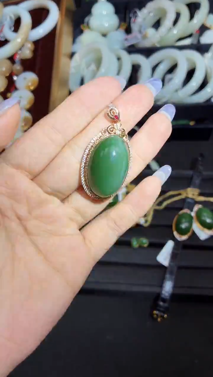 吊坠(赠链)18K金镶嵌和田玉枫*多样性发一Z