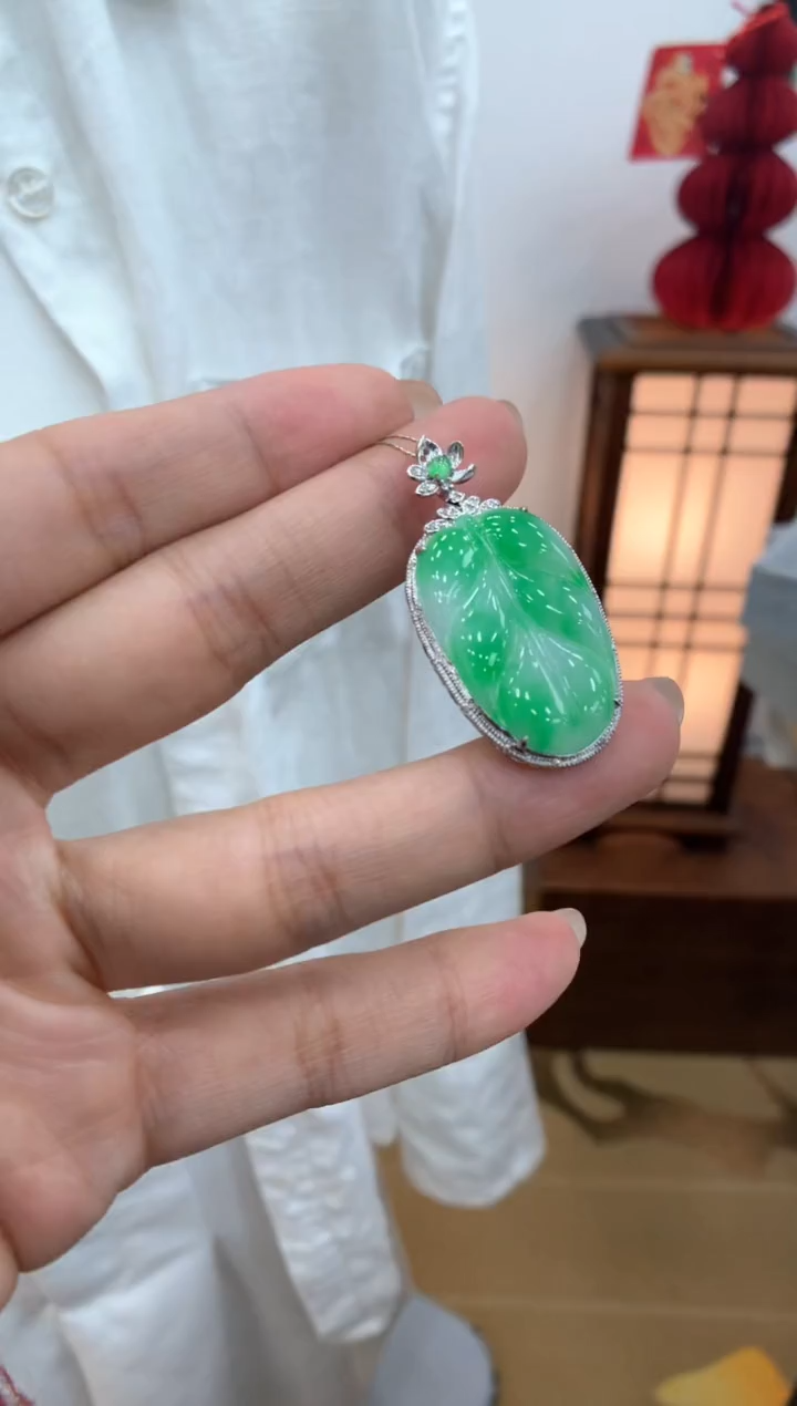 【闪购商品】翡翠颈饰18K金镶嵌叶子吊坠