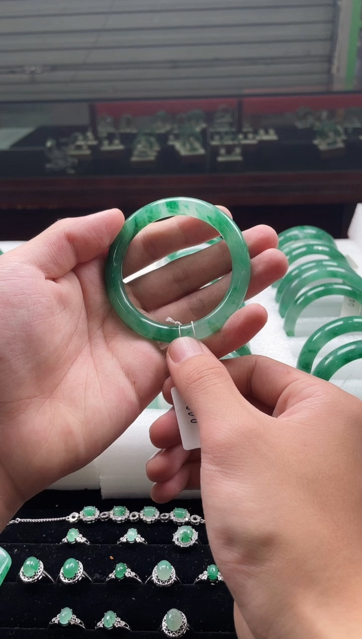 【闪购商品】石英质玉手镯未镶嵌手镯