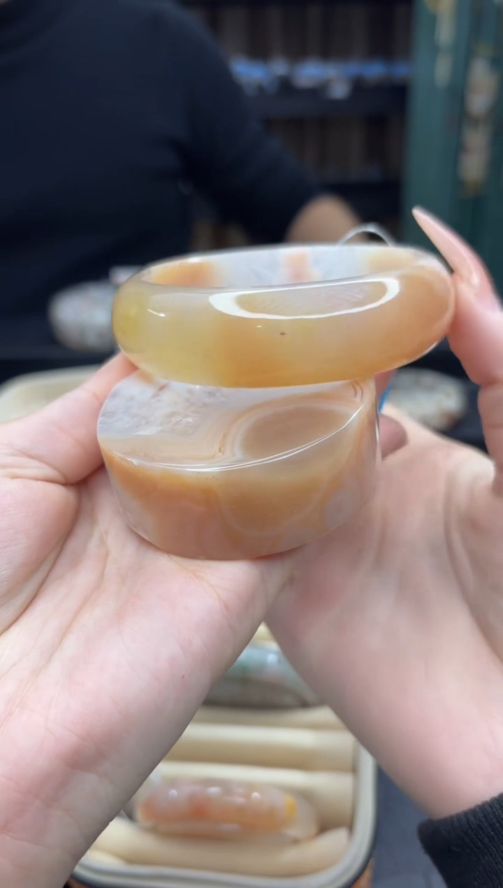 【闪购商品】石英质玉手镯未镶嵌134（63圈赠送镯心）