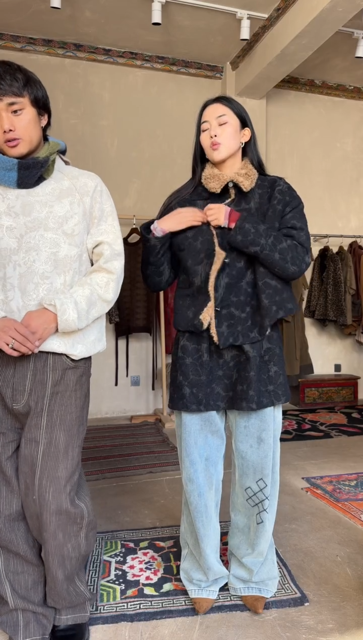 KWC26FW黑色提花裙片外套M