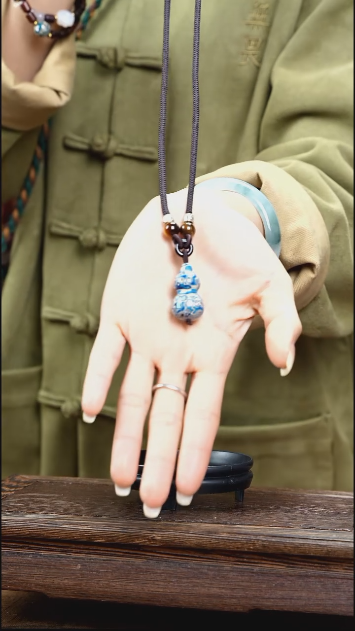 一**️蓝白金大漆天珠藏绳脖挂