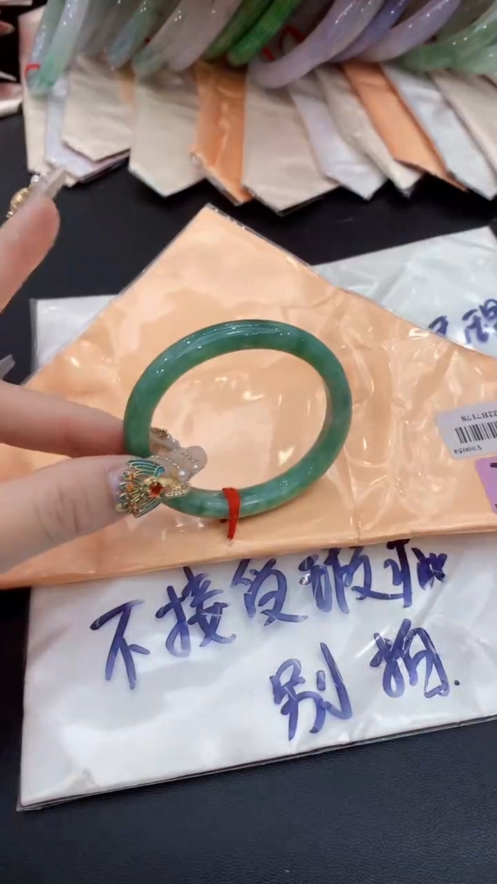 【闪购商品】翡翠手镯未镶嵌0968147387