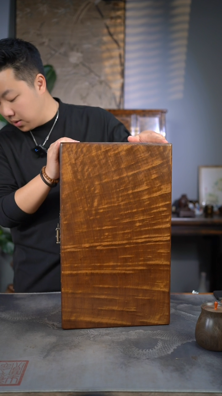 【闪购商品】金丝楠木雕阴沉满水波纹一木一器精品珠宝箱