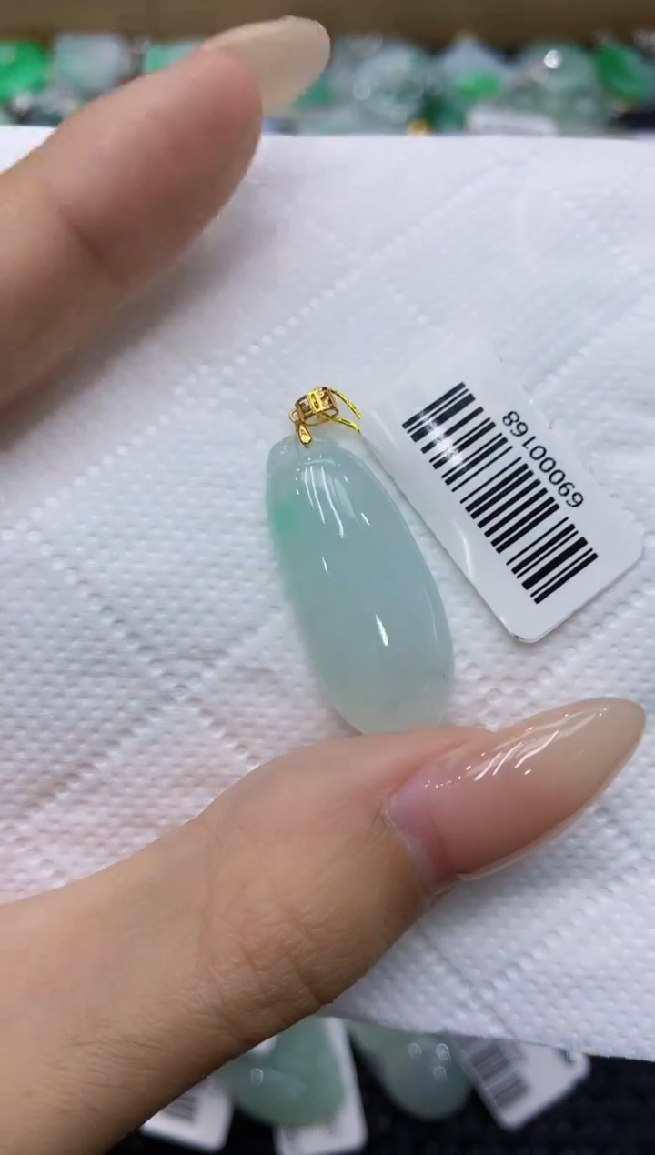翡翠18K金镶嵌颈饰 111111111111