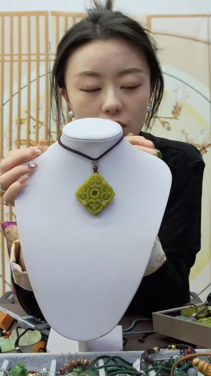 【闪购商品】蛇纹石玉颈饰未镶嵌挂件