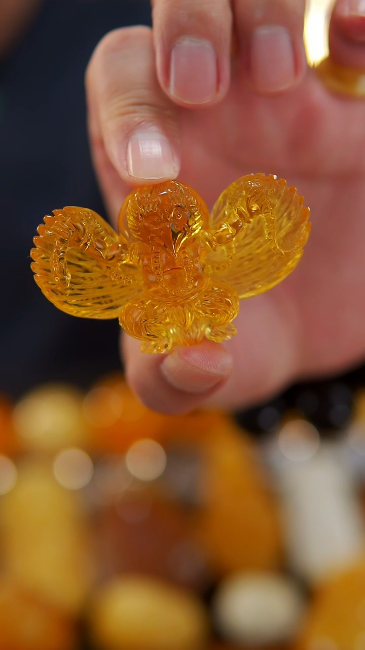 【闪购商品】琥珀裸石未镶嵌金翅大鹏鸟14.52