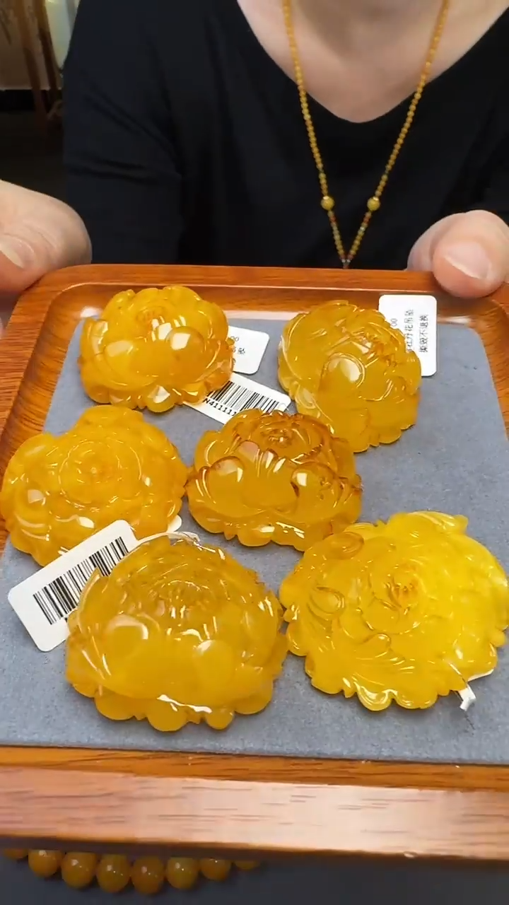 琥珀吊坠(赠链)未镶嵌蜜蜡牡丹花套装（多样性只发其一）送链子