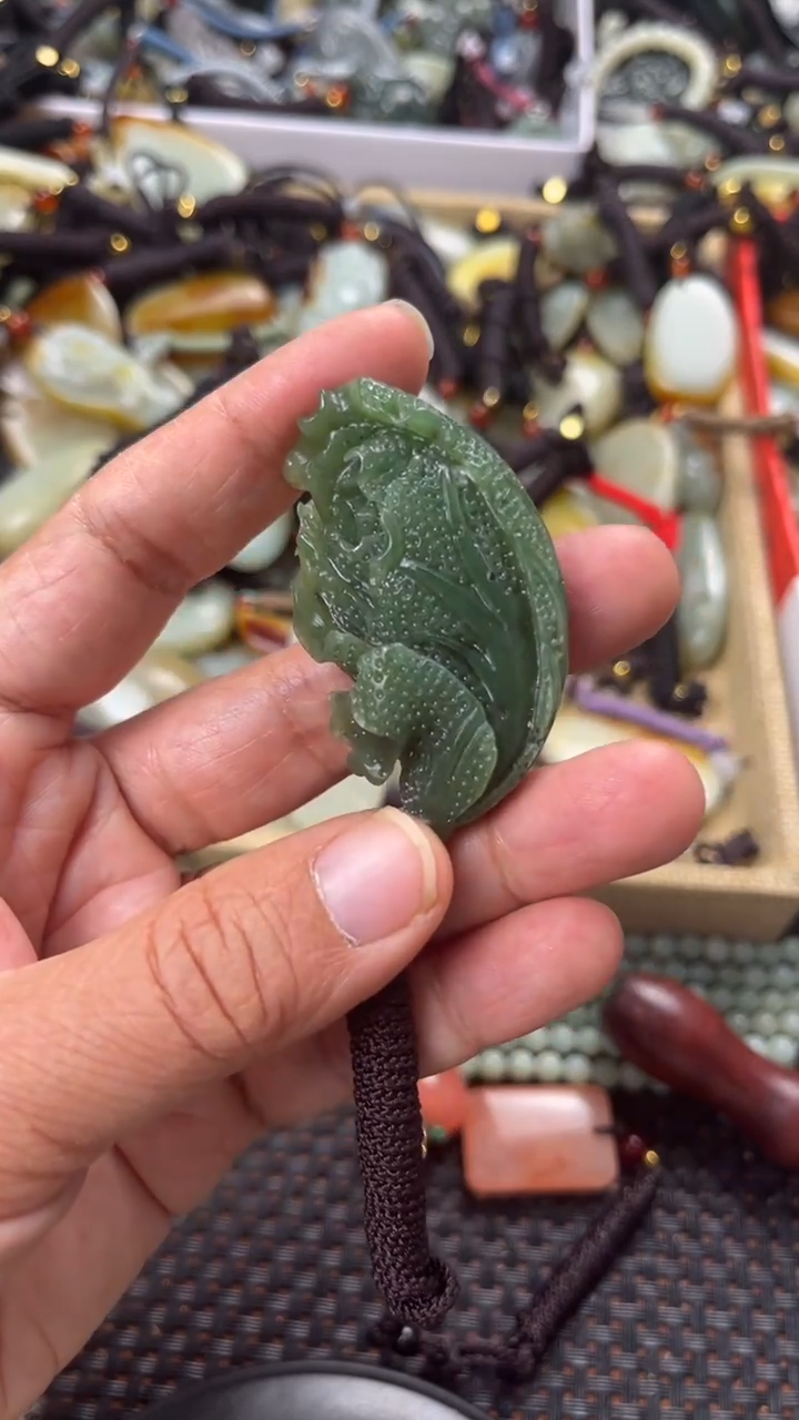 【闪购商品】和田玉颈饰未镶嵌多样性发货没有证书拍一发一有瑕